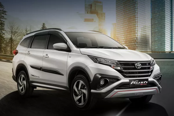 Toyota Rush angular front
