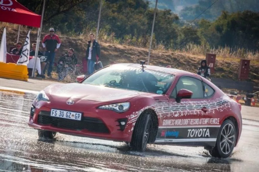 A picture of the Toyota 86 going side ways on wet roads