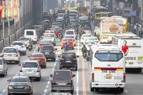 A picture of the congested roads of Metro Manila