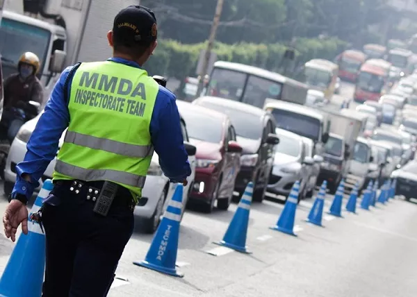 MMDA traffic enforcer