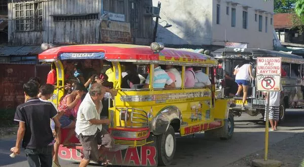 A Jeep car commits Traffic Violations in the Philippines
