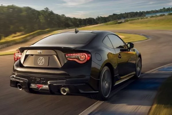 A picture of the rear of a Toyota 86 with a TRD rear bumper