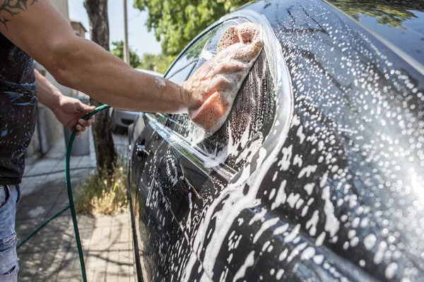 Man washing the car