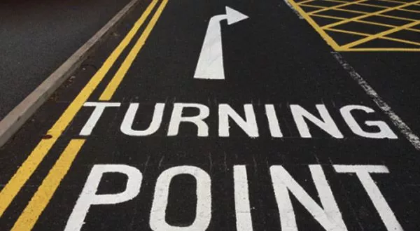 Even if there is only one turning point, switch your signal light on Turning point sign