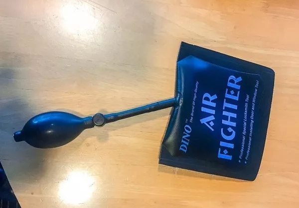 Unlock car tip_inflatable wedge