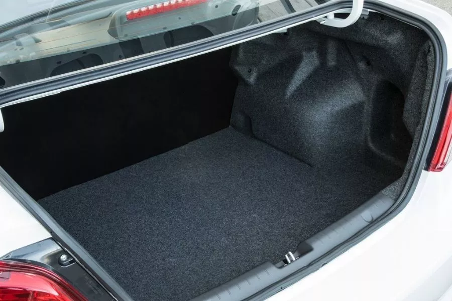 Mitsubishi Mirage G4 trunk 