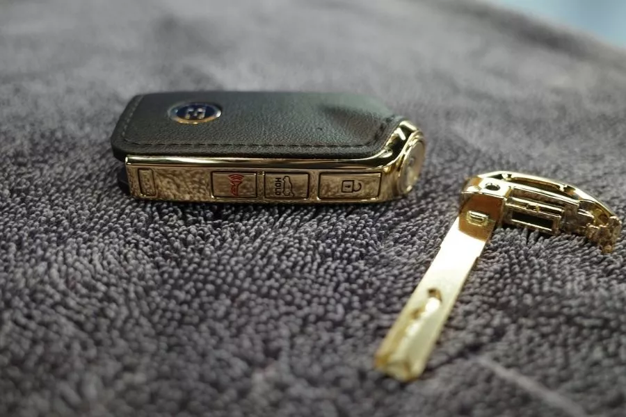 Smart fob with physical key Smart fob with physical key