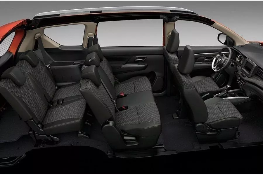 Suzuki XL7 interior