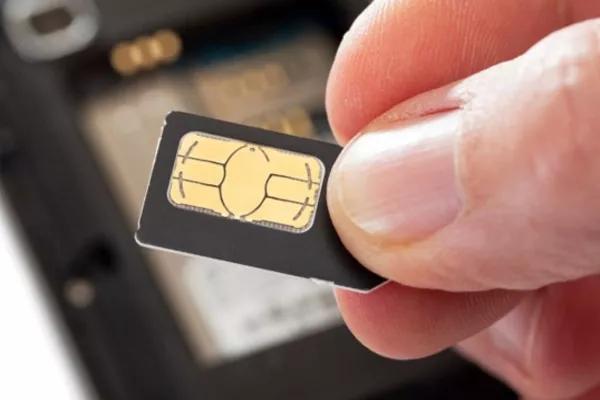 Man holding a simcard