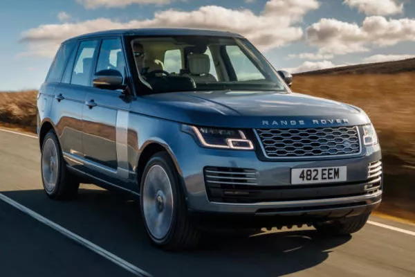 Range Rover P400e PHEV on the road
