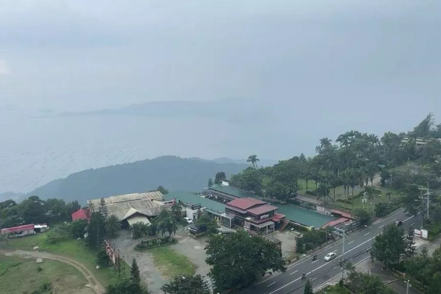 Vog over Taal lake