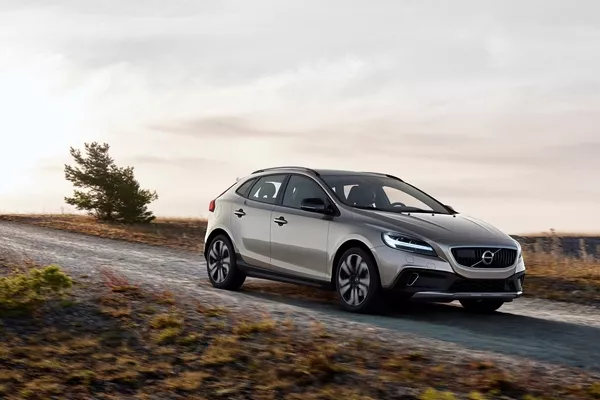 volvo v40 cross country on the road