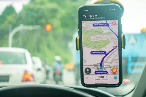 A picture of a Phone with Waze turned on.