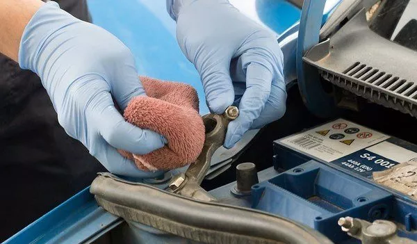 Cleaning a car battery