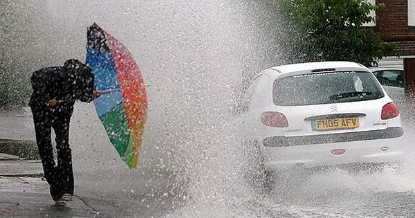 Car splashing water in pedestrian 