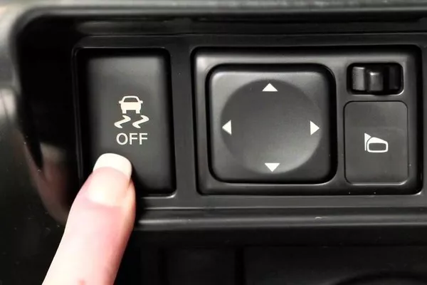If your vehicle is on the move while the VDC system is turned off using the dedicated VDC off switch VDC off