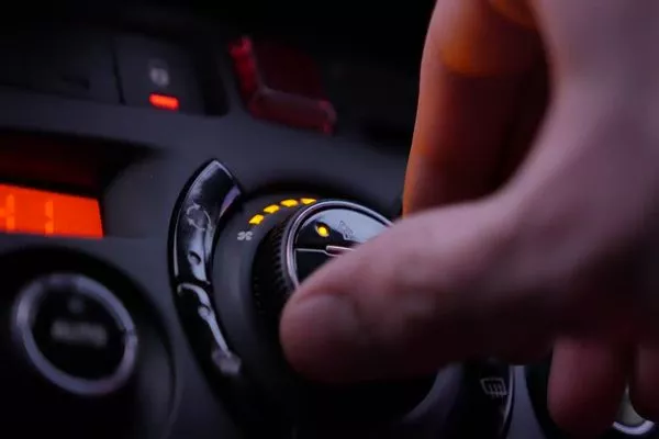 When your windows are getting foggy in the summer, lower down the car’s air conditioner Man lowering the air condition in the car