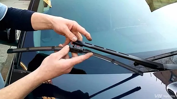 Man holding the windshield wiper