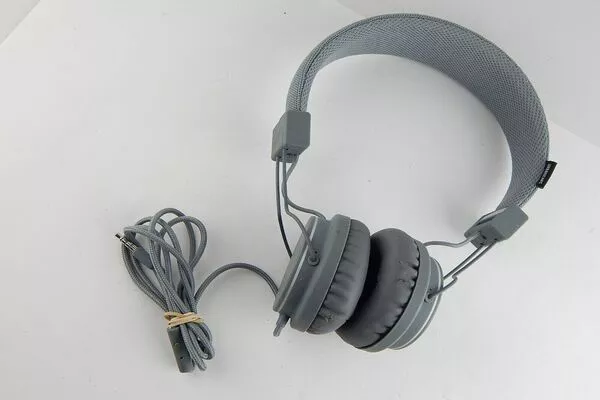 Wired car headphones 