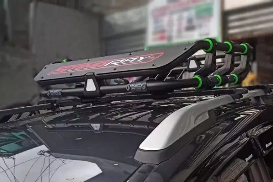 A picture of an aftermarket roof rail and roof rack for the Xpander