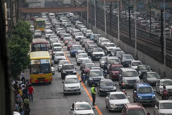 EDSA road with yellow lane