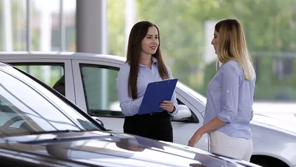 Salesperson talking to the girl 