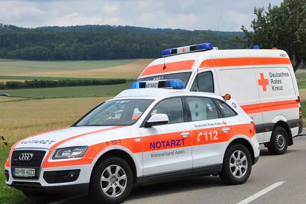 Call the police and medics Medical team arrives