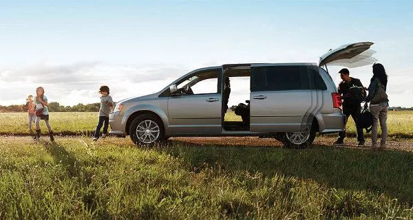 minivan and family 