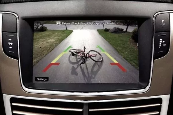 Rear camera shows whats behind your car