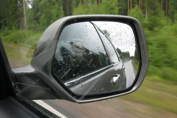 Also, do not forget to turn this bar when it's no longer needed Right rearview mirror