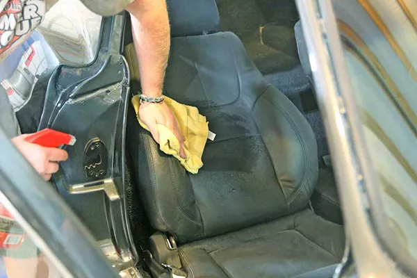Spray and Wipe wipe the car seat upholstery