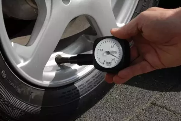 Checking tire