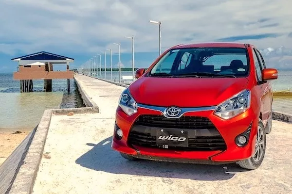 Some would prefer an automatic over a stick for a compact car; this comes with power features and extra safety features too toyota wigo 2018 philippines