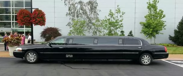 Lincoln Super Stretch Town Car Limousine side view