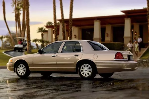 Ford Crown Victoria angular rear