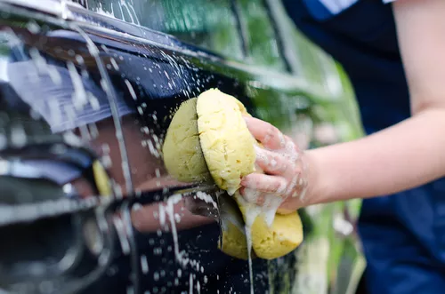 Combine cola and the dishwashing liquid to clean your car Wash the car