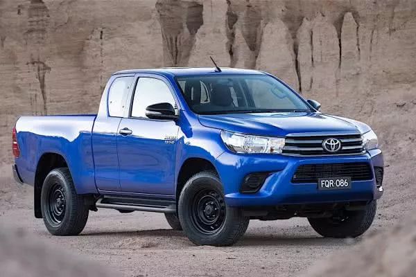 8th-gen Toyota Hilux angular front