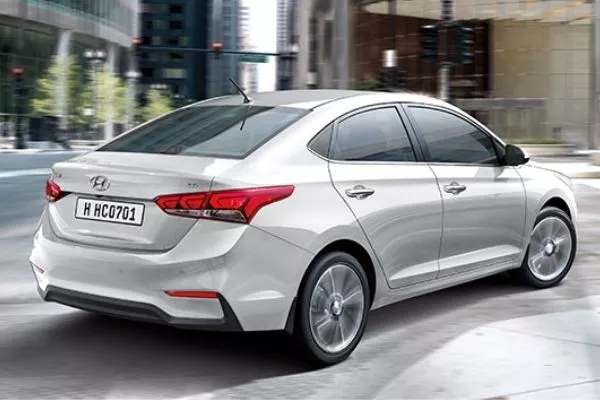 A picture of the rear of the Hyundai Accent.