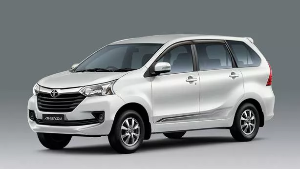 White Toyota Avanza angular front view