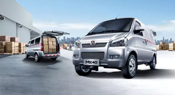 The minivan receives a stylish “happy” appearance with forward-vision windscreen and large windows Two BAIC MZ40