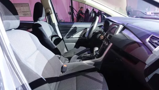 Mitsubishi Xpander 2018 GLX Premium front seats