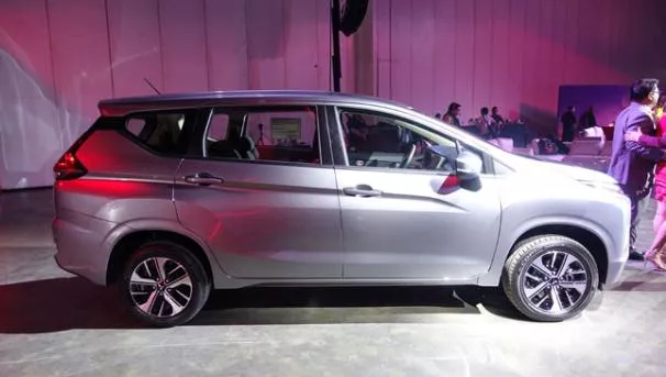 Mitsubishi Xpander 2018 GLX Premium side view