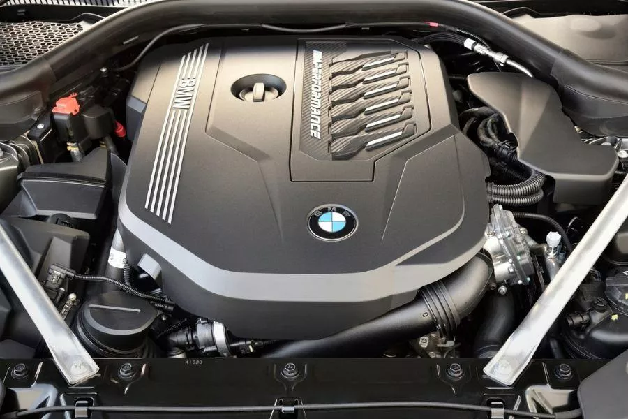 BMW Z4 engine view