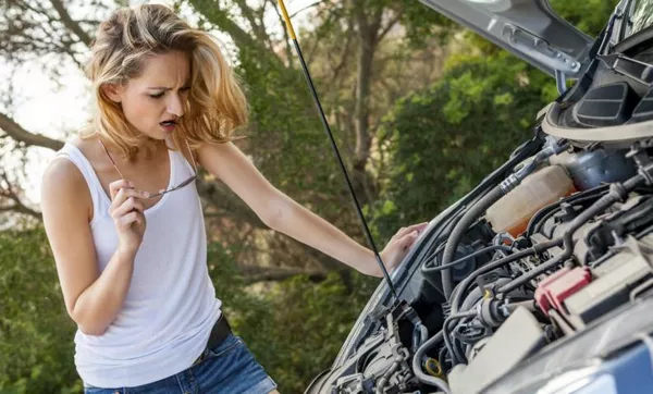 A girl looking for car's problems