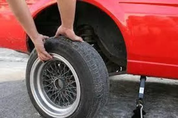 Now you can easily remove the flat tire Remove flat tire