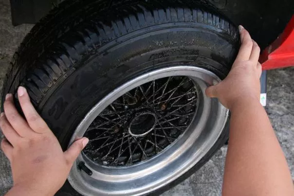 Install backup tire on the hub Install backup tire on the hub