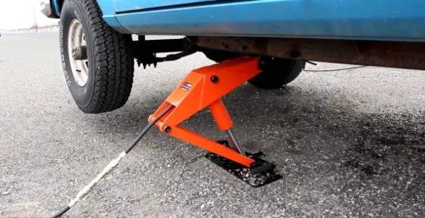 It’s time to use your car jack car jack