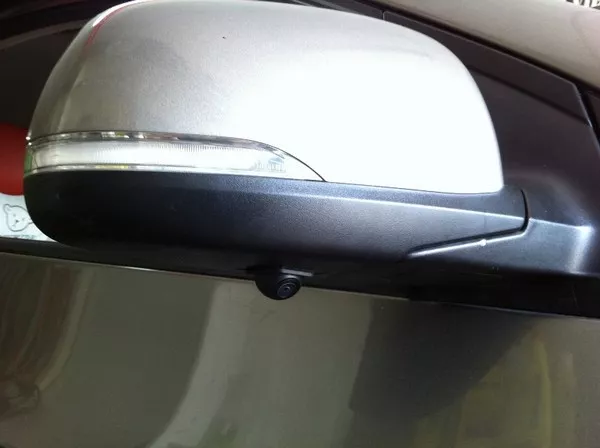 Side camera installed on a side mirror