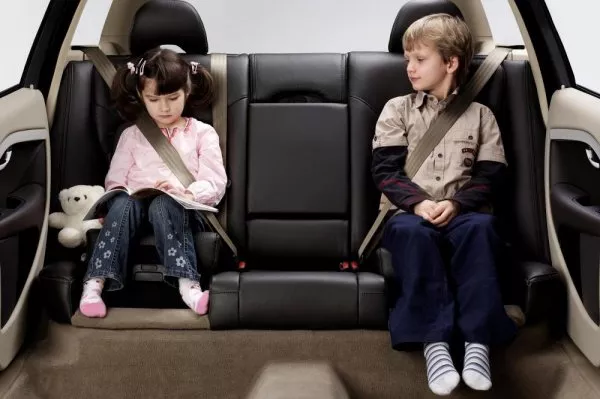 Teach your kids to put on seatbelt when they get in car. Babies is wearing seatbelt in car