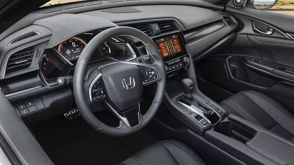 A picture of the 2020 Honda Civic RS Turbo's front cabin